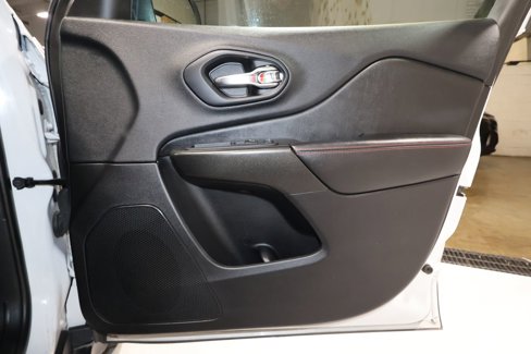 Used 2019 Jeep Cherokee Trailhawk image 18