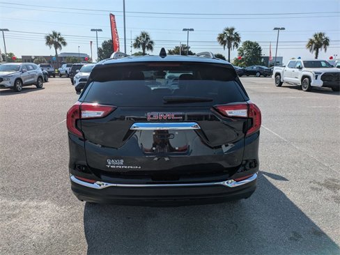Used 2024 GMC Terrain SLT image 4