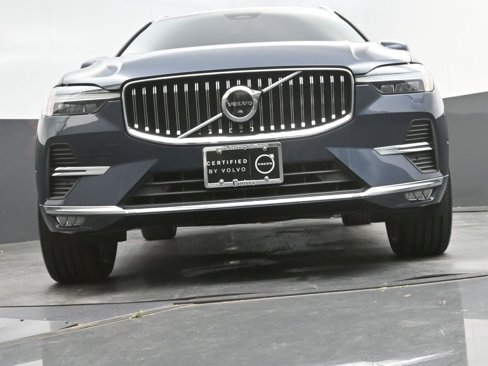 Certified 2023 Volvo XC60 B5 Ultimate w/ Climate Package image 24