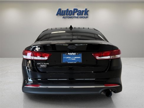 Used 2018 Kia Optima LX w/ 17" Alloy Wheels Package image 6