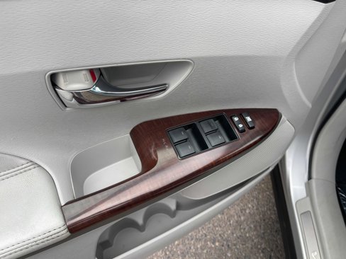 Used 2012 Toyota Venza XLE image 19