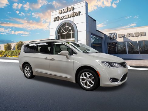 Used 2020 Chrysler Pacifica Touring-L Plus w/ Tire & Wheel Group image 1
