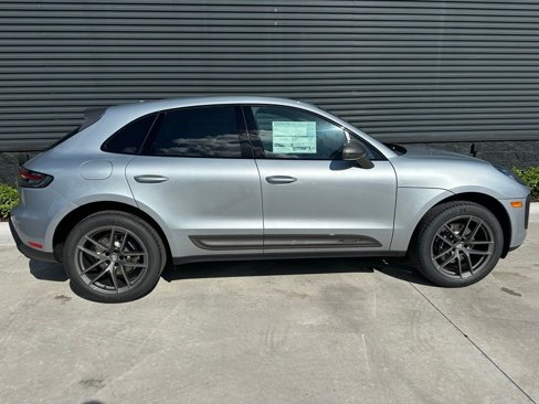 Used 2025 Porsche Macan image 8