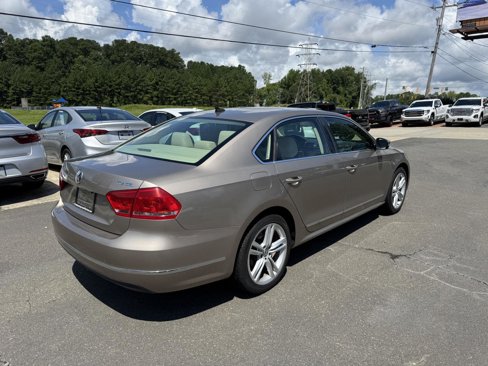 Used 2015 Volkswagen Passat TDI SEL Premium image 13