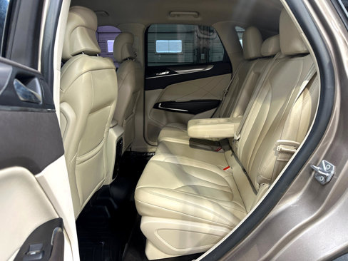 Used 2019 Lincoln MKC Premiere image 16
