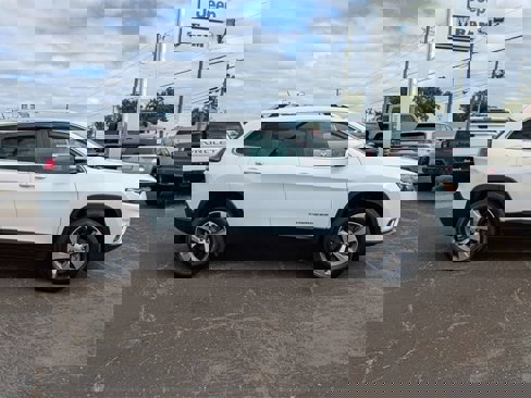 Used 2020 Jeep Cherokee Limited image 3