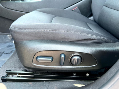 Used 2022 Chevrolet Malibu LT image 30