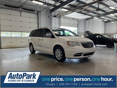 Used 2011 Chrysler Town & Country Touring-L w/ Entertainment Group #2 image 1