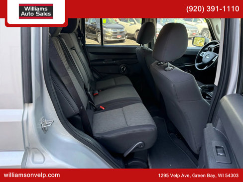 Used 2010 Jeep Commander Sport image 14