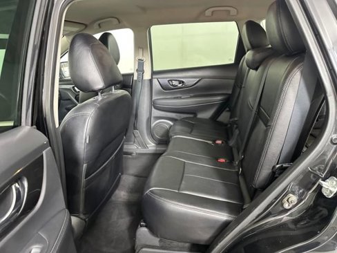 Used 2018 Nissan Rogue SV image 32