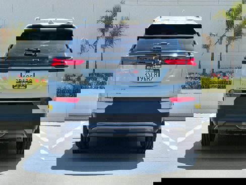 Used 2022 Chevrolet Bolt EUV LT w/ Convenience Package image 8