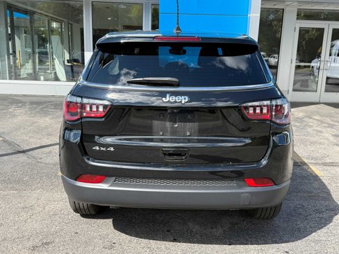 Used 2023 Jeep Compass Sport image 6