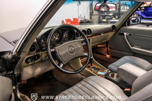 Used 1986 Mercedes-Benz 560 SL image 4