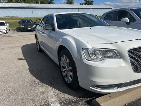 Used 2016 Chrysler 300 C image 2