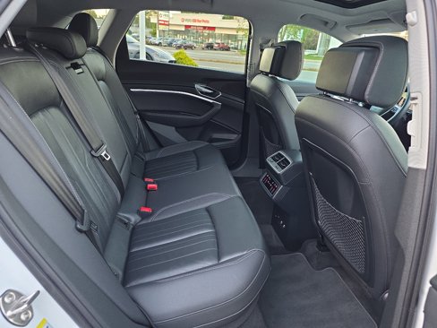 Used 2021 Audi e-tron Premium w/ Convenience Plus Package image 46