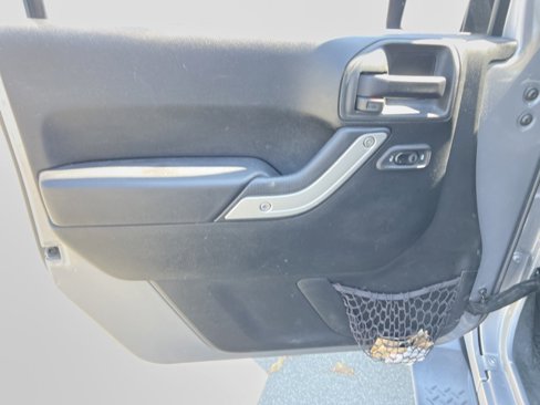 Used 2018 Jeep Wrangler Unlimited Sahara w/ Connectivity Group image 15