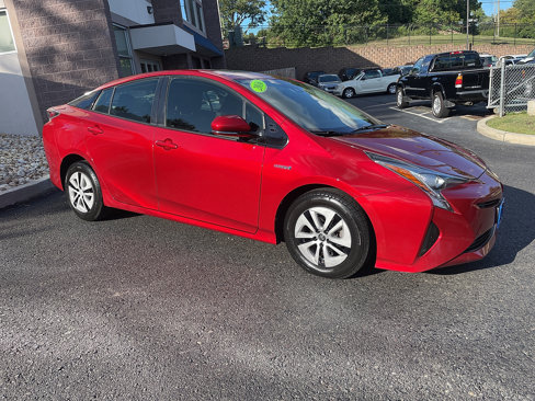 Used 2016 Toyota Prius Three image 2