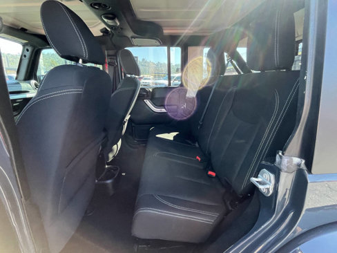 Used 2017 Jeep Wrangler Unlimited Sahara w/ Connectivity Group image 30