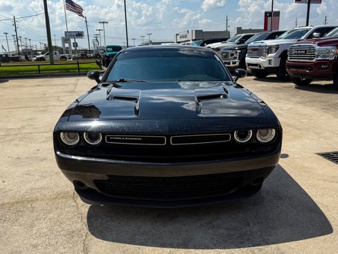 Used 2018 Dodge Challenger SXT w/ Driver Convenience Group image 2