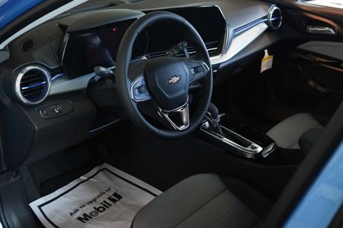 New 2025 Chevrolet Trax LT w/ Driver Confidence Package image 18