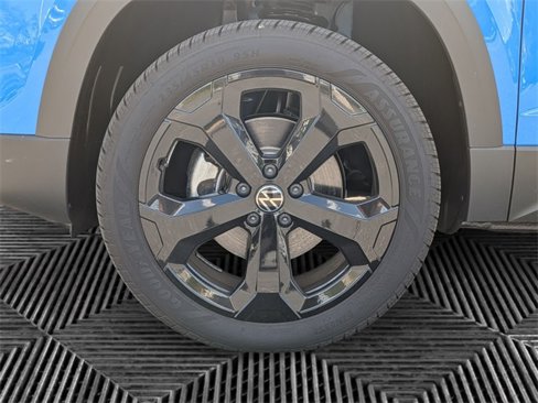 New 2025 Volkswagen Taos SE image 9