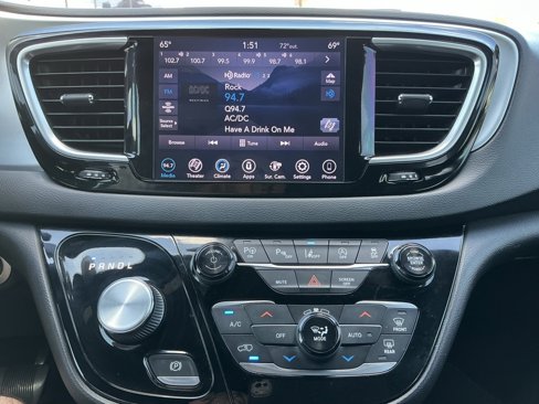 Used 2019 Chrysler Pacifica Touring-L Plus w/ Advanced Safetytec Group image 57