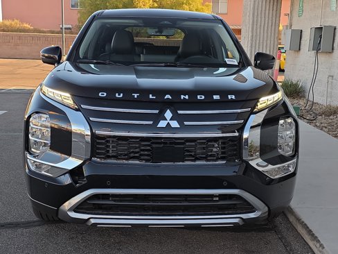 New 2025 Mitsubishi Outlander SE image 2
