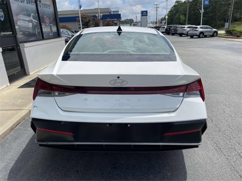 Certified 2024 Hyundai Elantra SEL w/ Convenience Package image 5