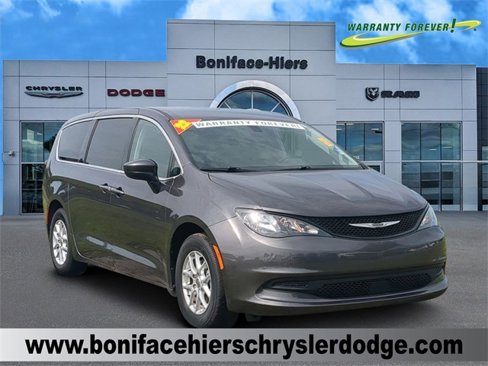 Used 2022 Chrysler Voyager LX image 1