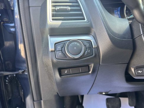 Used 2017 Ford Explorer Limited image 16