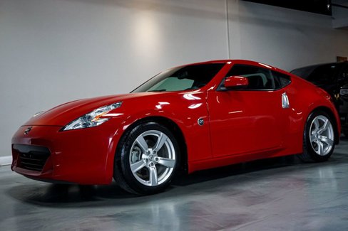 Used 2010 Nissan 370Z Touring image 3