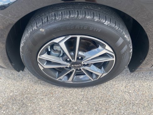 Used 2024 Kia Forte LXS image 10