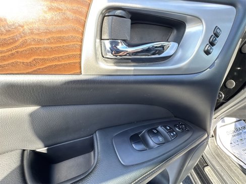 Used 2019 Nissan Pathfinder Platinum image 13