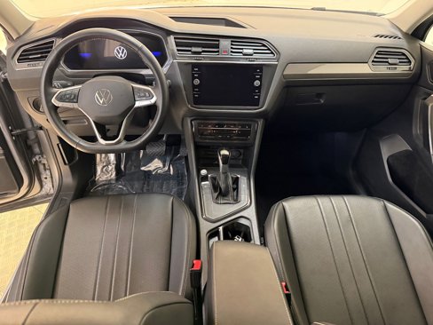 Used 2024 Volkswagen Tiguan SE image 15