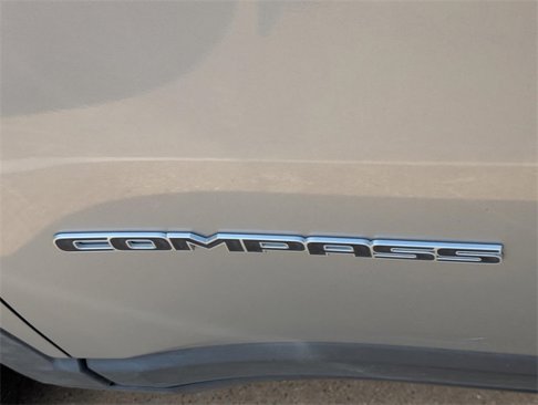 Used 2023 Jeep Compass Latitude image 6