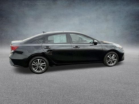 Used 2023 Kia Forte LXS image 3