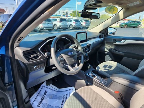 Used 2020 Ford Escape SE image 2