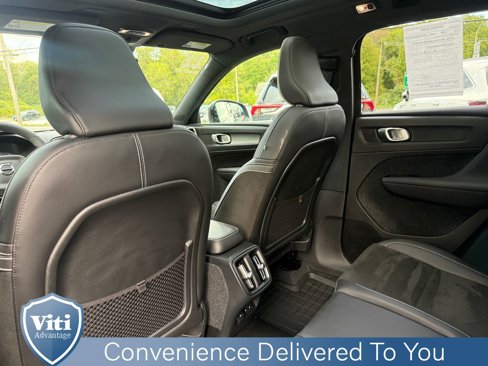Certified 2022 Volvo XC40 T5 R-Design image 21