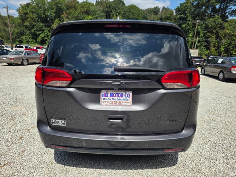 Used 2018 Chrysler Pacifica Limited w/ S Appearance Package image 4