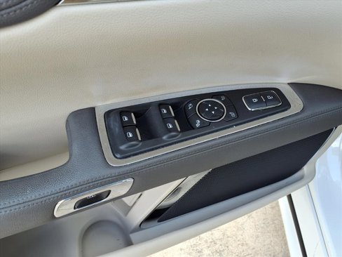 Used 2017 Lincoln Continental Select image 17