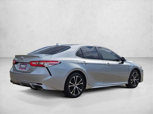 Used 2020 Toyota Camry SE image 5