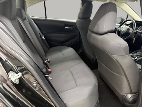 Used 2021 Toyota Corolla LE image 19