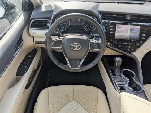 Used 2020 Toyota Camry XLE image 14