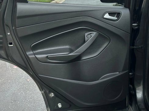 Used 2016 Ford Escape SE w/ SE Chrome Package image 20