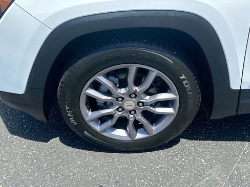 Certified 2023 GMC Terrain SLT image 30