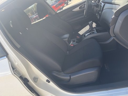Used 2020 Nissan Rogue Sport S image 21