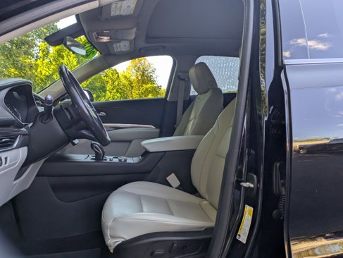 Used 2019 Cadillac XT4 Luxury w/ Cold Weather Package image 12