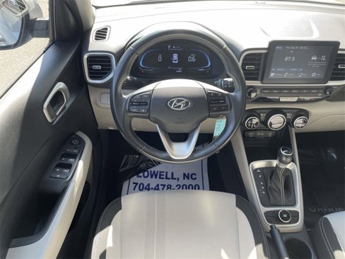 Certified 2023 Hyundai Venue SEL image 12