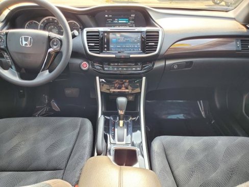 Used 2017 Honda Accord EX image 11