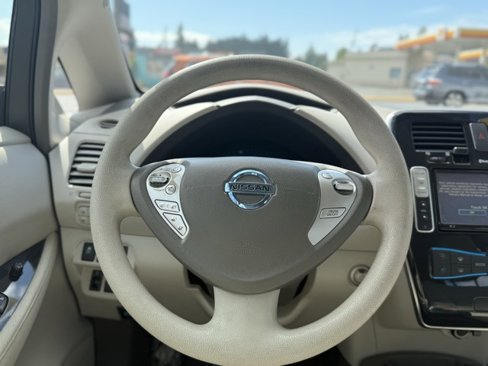 Used 2011 Nissan Leaf SL image 9